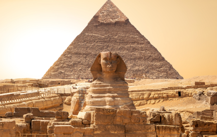 Il Cairo-Museo Gem con accompagnatore